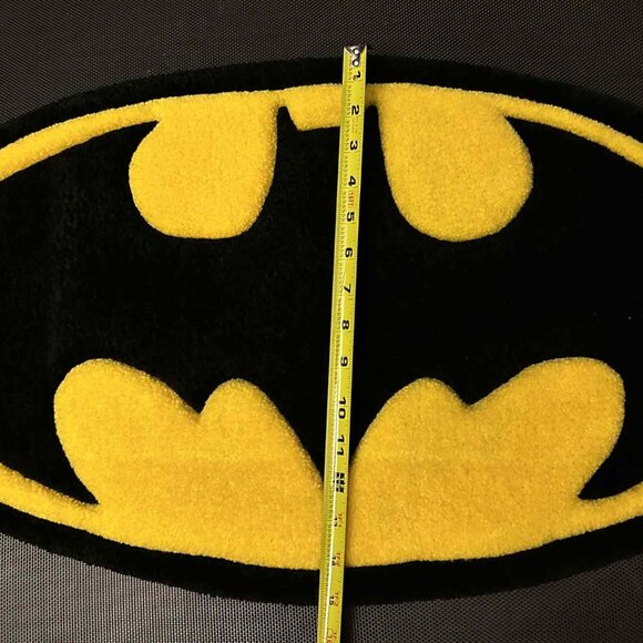 15"x27" Batman Logo Handmade Tufted Rug - Picture 3 of 5